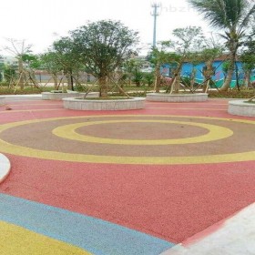 賀州市 海綿透水地坪 生態(tài)透水混凝土 彩色強(qiáng)固透水混凝土 廠家報(bào)價(jià) 送貨到工地